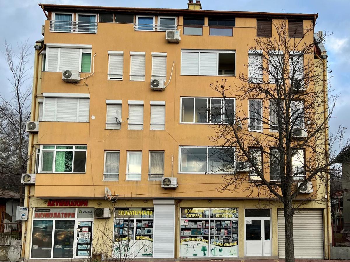 Town Place Apartment Kŭrdzhali Exteriör bild